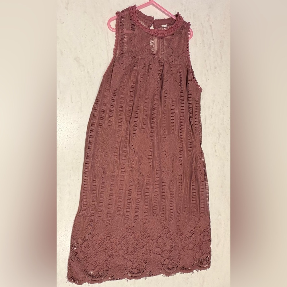 Lace Sleeveless Dress in Mauve